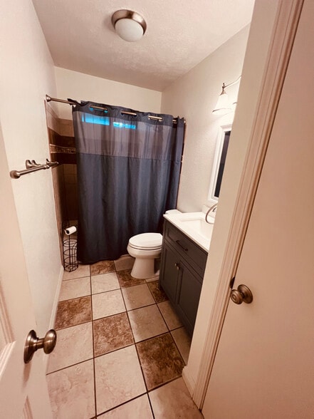 Building Photo - 293 Alaume St