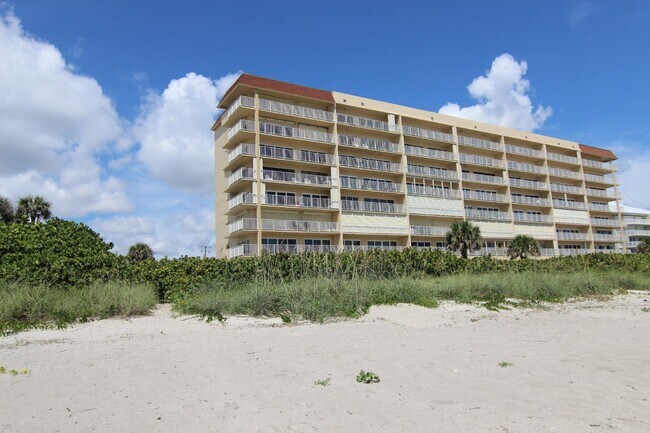 Building Photo - Gorgeous Furnished Direct Ocean Condo in Indialantic