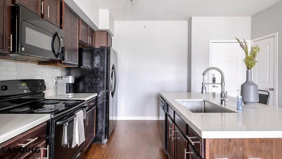 Building Photo - 14807 Woodland Hills Dr