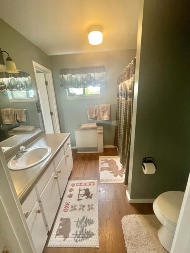 Building Photo - Beautiful Lake Hatcher Home With Views of ...