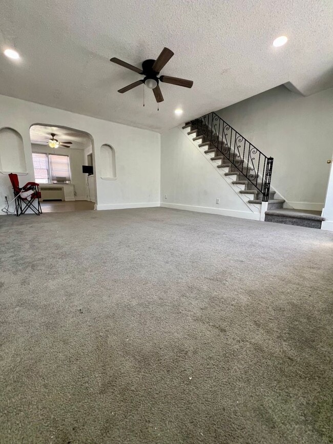 Building Photo - Stunning 3-Bedroom Townhome in Drexel Hill! Available NOW!