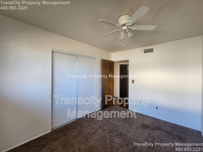 Building Photo - 128 E Ellis Dr