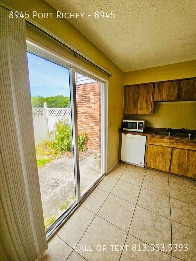 Building Photo - 8945 Cochise Ln