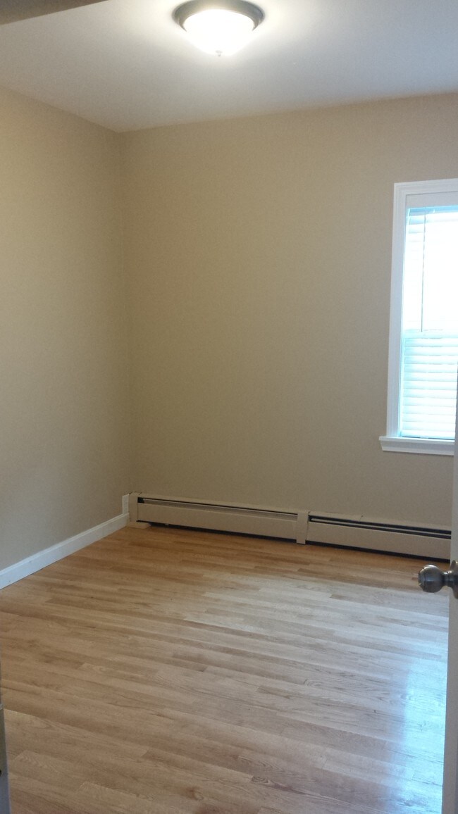 Building Photo - 30 Weeden St