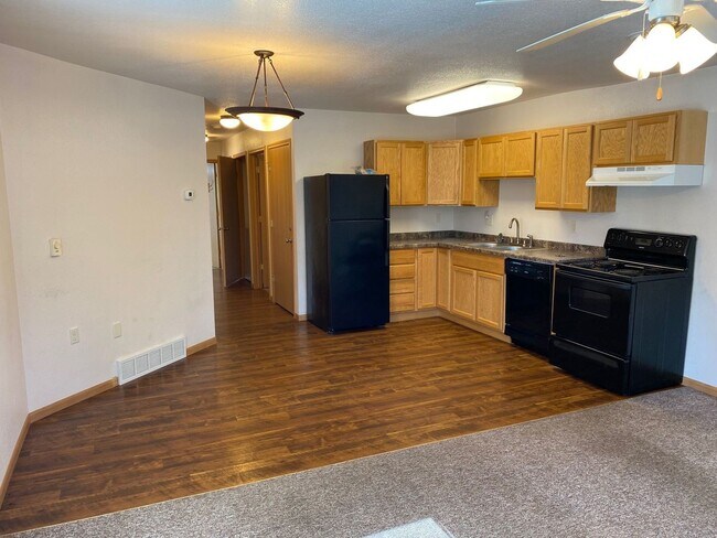 Building Photo - 127 E Rives St