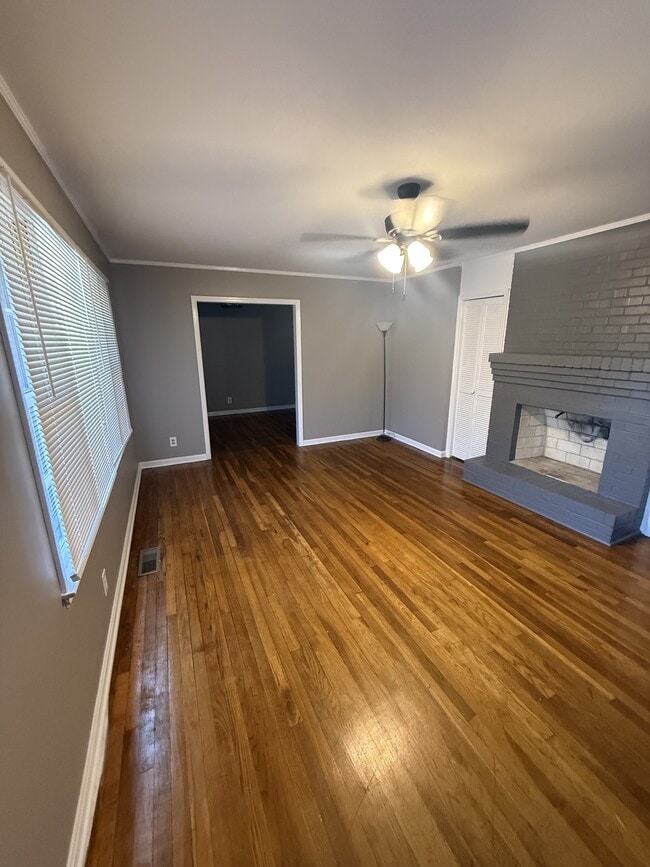 Building Photo - 405 Lamar St