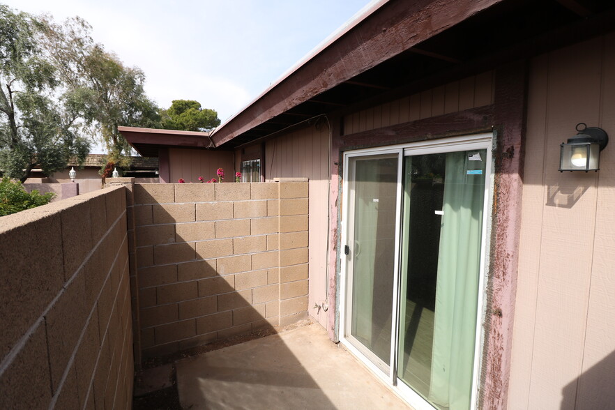 Building Photo - 931 S Casitas Dr