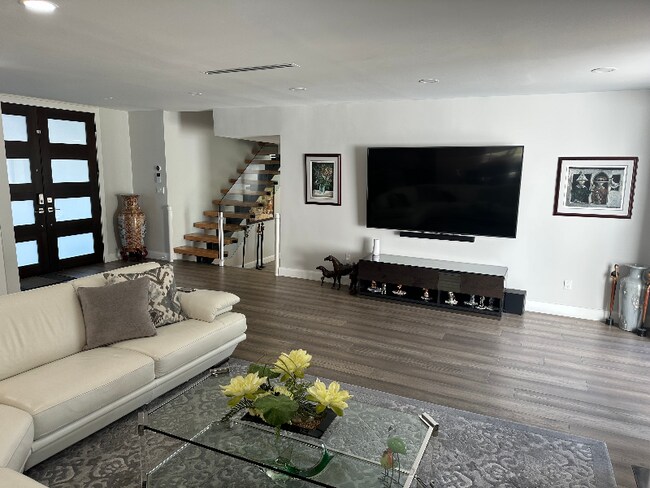 Building Photo - 18912 Pasadero Dr