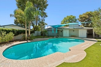 Building Photo - 2054 E Rancho Dr