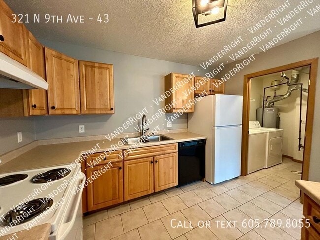 Building Photo - 321 9th Ave