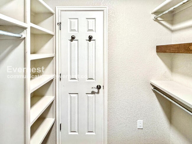 Building Photo - 13324 East 75th St N