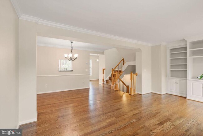 Building Photo - 917 Rolfe Pl