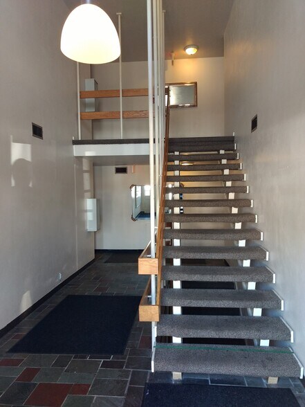 Building Photo - 719 Villa St