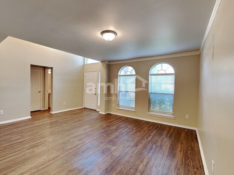 Building Photo - 4706 Buescher Ct