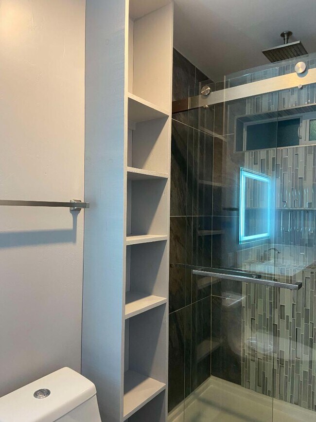 Building Photo - 578 13th St