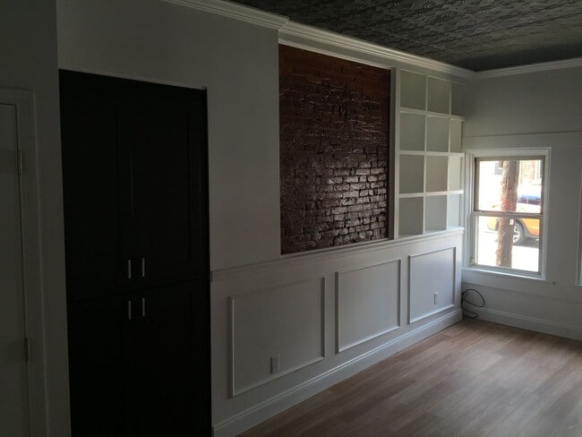 Building Photo - Updated Renovation - South Side Flats