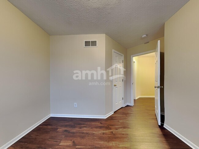 Building Photo - 557 Whispering Pines Pl