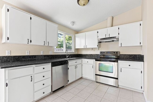 Building Photo - 3918 SE 52nd Ave