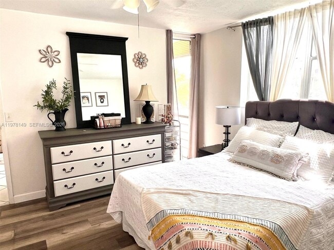 Building Photo - 2811 Somerset Dr