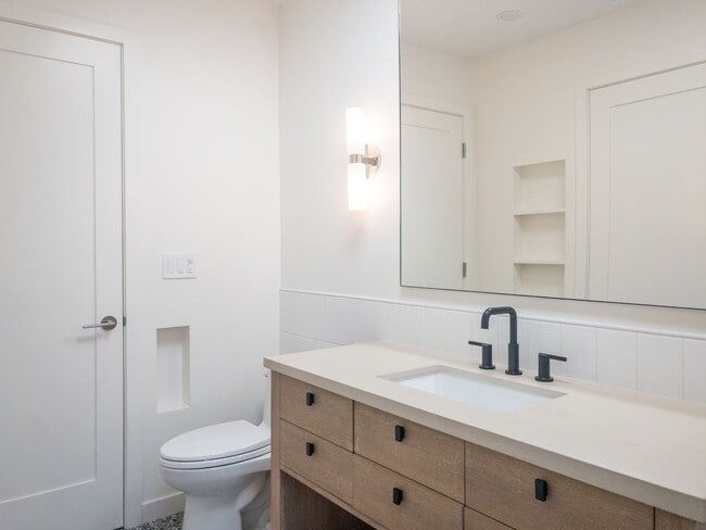 Building Photo - Stunning, Newly Remodeled, Top Floor Flat, Huge Private Deck,  Bay Views, Laundry! Parking! PROGR...