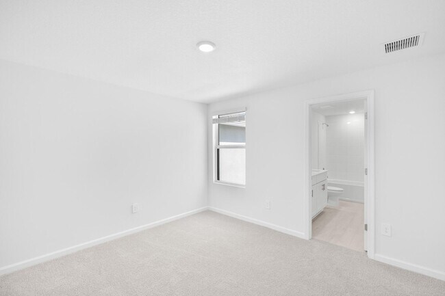 Building Photo - 587 Salisbury Cir