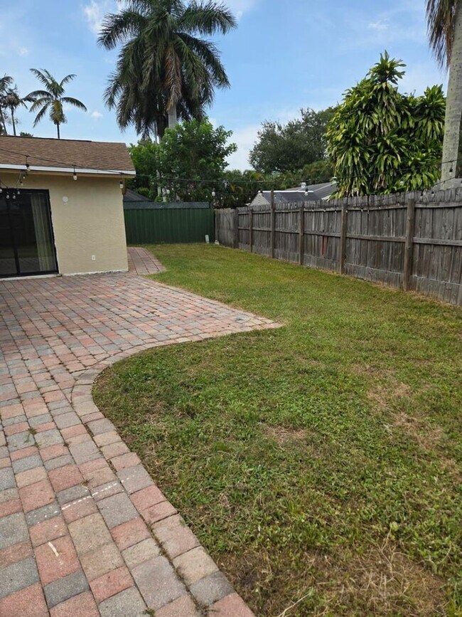 Building Photo - 18437 Spanish Isles Pl