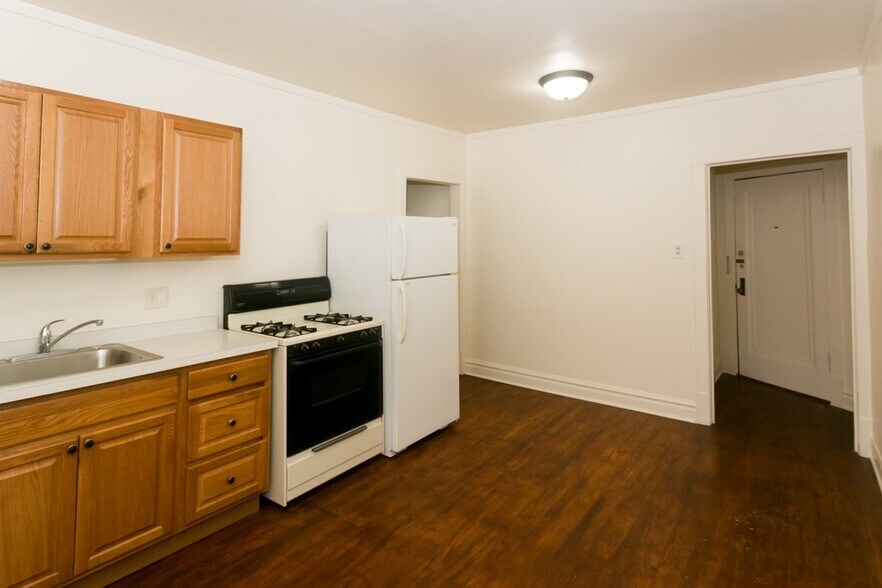 Building Photo - 4311 N Francisco Ave