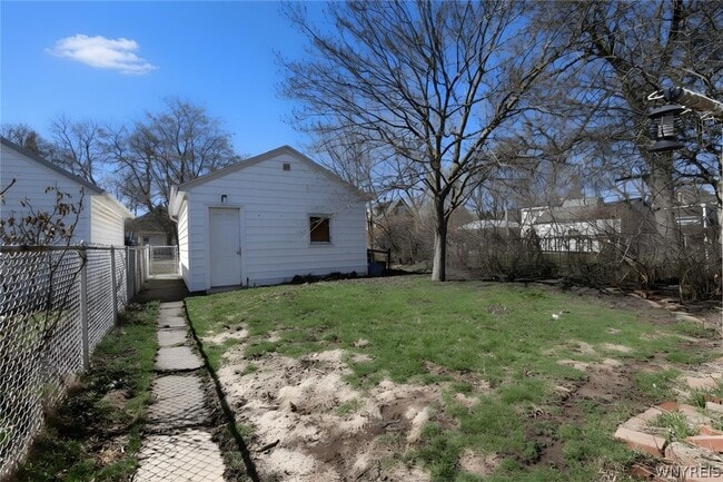 Building Photo - 420 25th St