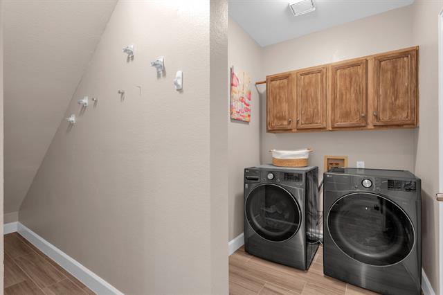 Building Photo - 901 Brentwood Dr