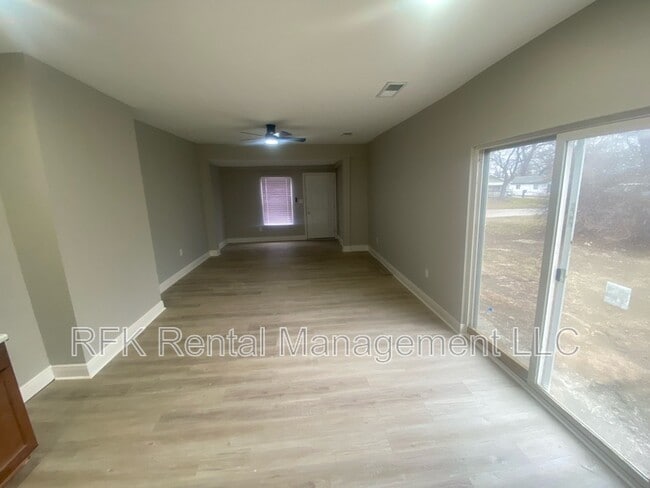 Building Photo - 2224 Langley Ave