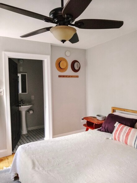 Building Photo - 567 Main St