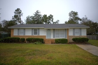 Building Photo - 608 S College St