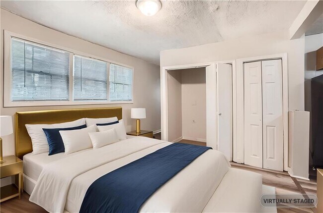 Building Photo - 1383 Almont Dr SW