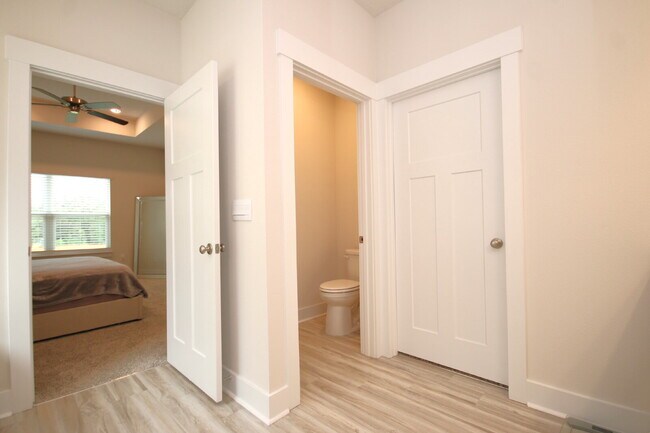 Building Photo - Don’t Miss This 4BR Avalon Home — Modern Interior, Open Floor Plan & Access to Pool, Volleyball &...