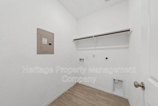 Building Photo - 2700 Coral Vly