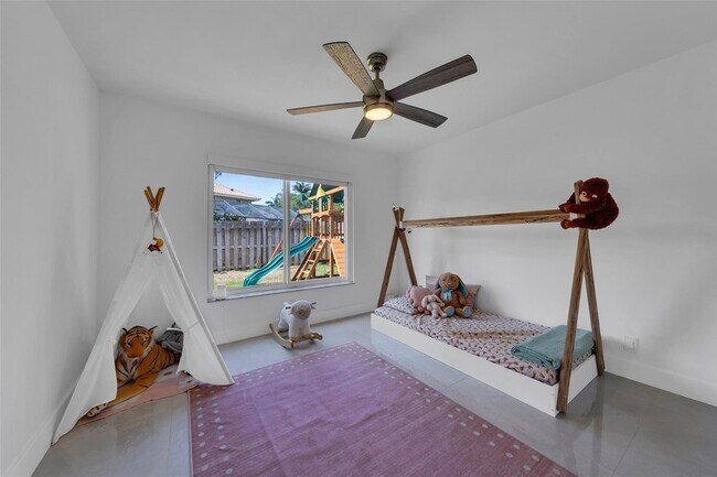 Building Photo - 9585 Carousel Cir S