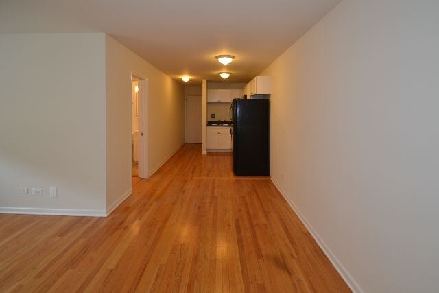 Building Photo - 6954 N Sheridan Rd