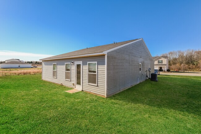 Building Photo - 130 Combine Ln