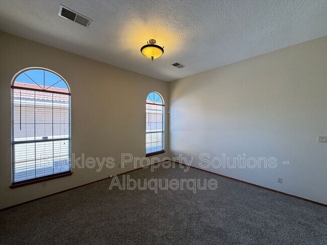 Building Photo - 7281 Spruce Mountain Loop NE