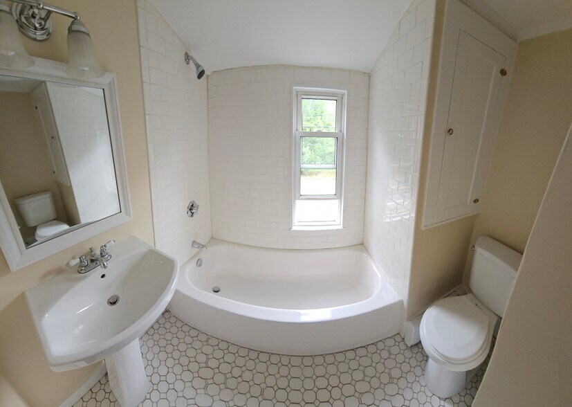 Upstairs Full Bathroom - 22 Fletcher St