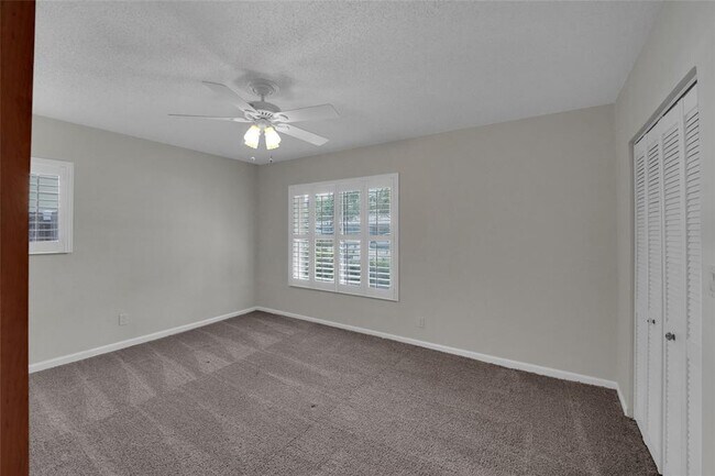 Building Photo - 2725 SE 5th Ct