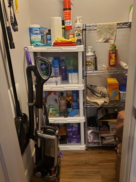 Storage galore! - 1724 N Solomon Ct