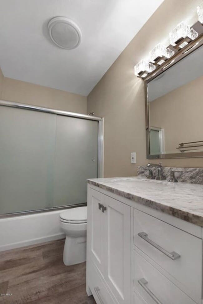 Building Photo - Updated 3 bedroom 2 full bathroom in Sun City