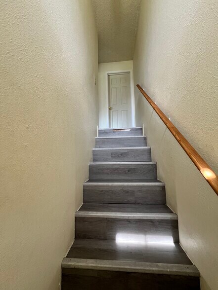 Building Photo - 636 Garland St