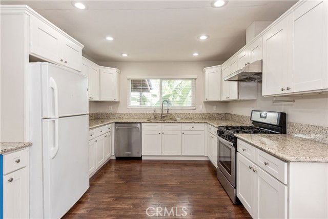 Building Photo - 2110 E North Redwood Dr