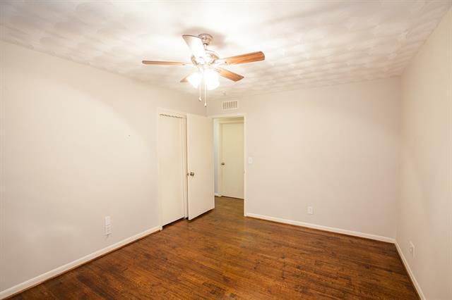Building Photo - 118 N Lois Ln