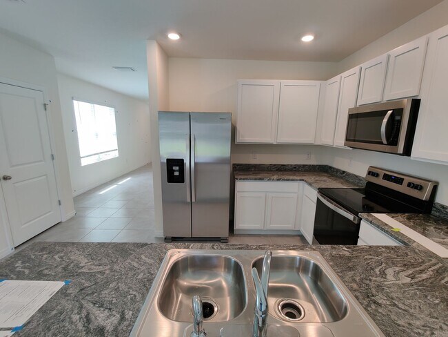 Building Photo - 32618 Canyonlands Dr