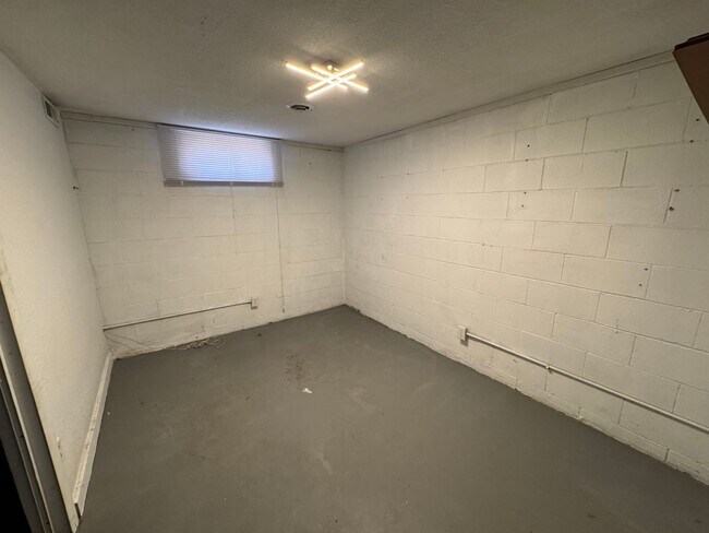 Building Photo - 3 bedroom 2 bath home in Bettendorf