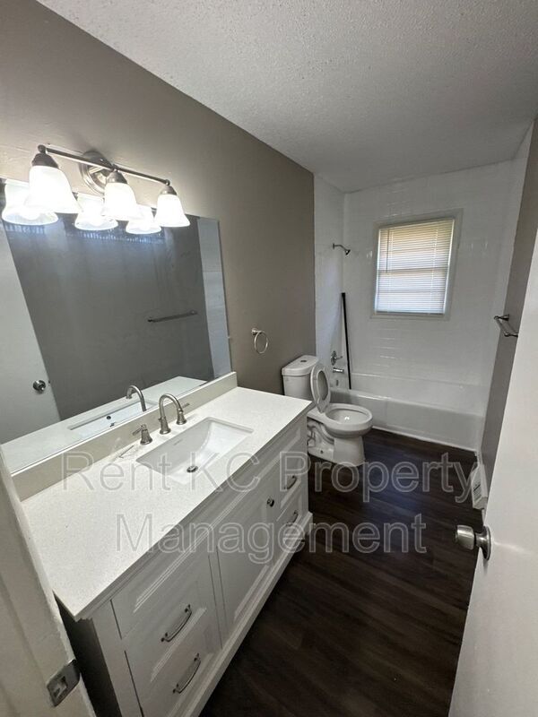 Building Photo - 218 SW 19th St