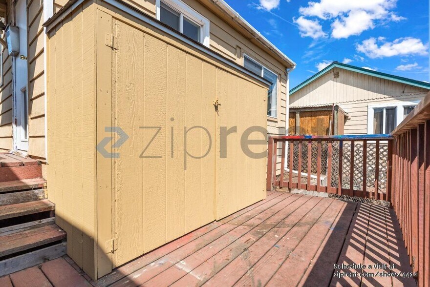 Building Photo - 5210 Sacramento Ave